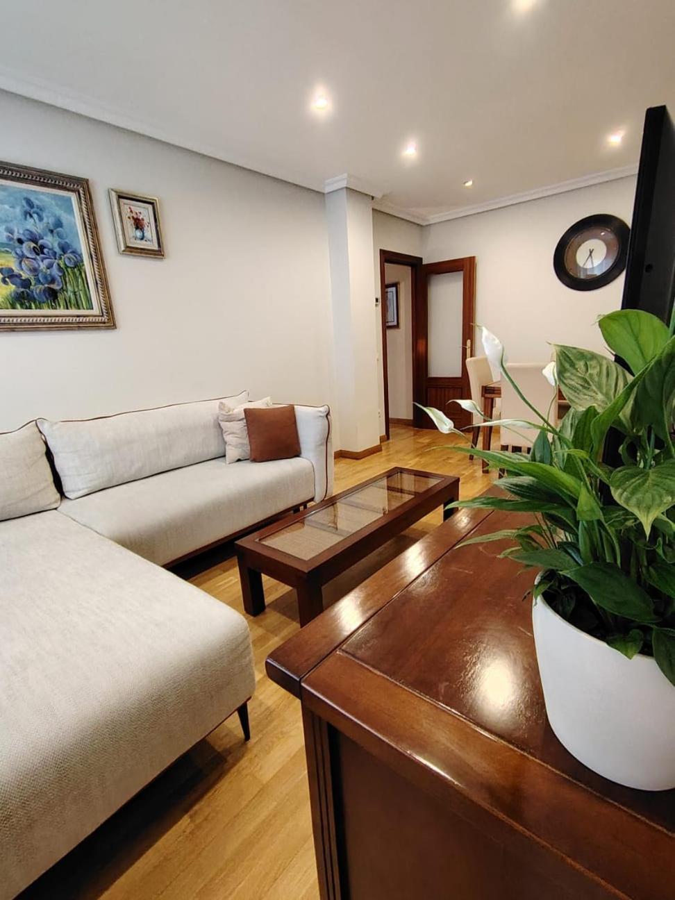 Avello Con Parking Apartamento *